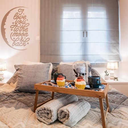 Luxury Seaside Apartment Next To Starbucks Opossite The Beach Park Of Flisvos Αθήνα Εξωτερικό φωτογραφία